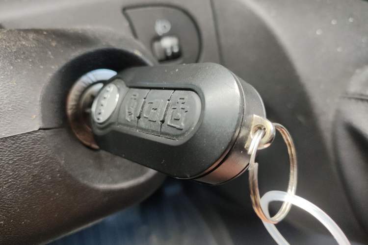 Used Iveco Eurocargo 2021 3.0T Automatic Chao Rui Short Wheelbase Low-Roof Side-Sliding Door F1C