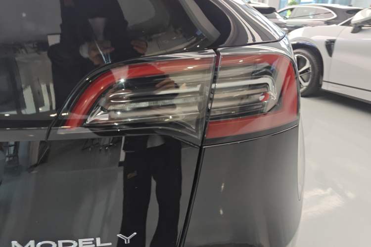 Used Tesla Model Y 2022 Rear-Wheel-Drive Version
