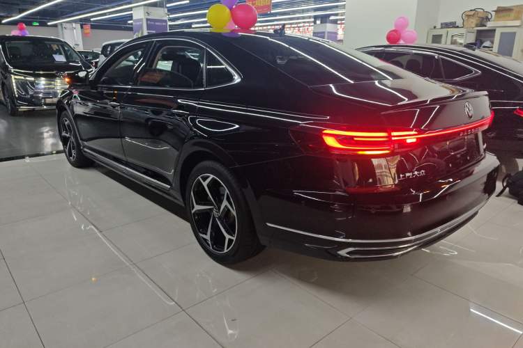 Used Volkswagen Passat 2025 Outstanding Model 380TSI Starry Dragon Glorious Edition
