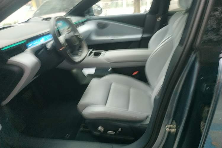 Used Lynk & Co Z10 2025 95 kWh 702 km All-Wheel Drive Intelligent Driving Ultra
