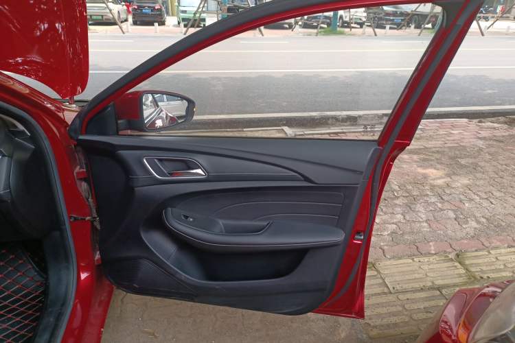 Used Roewe i5 2020 1.5L Automatic 4G Connect Luxury Flagship Edition
