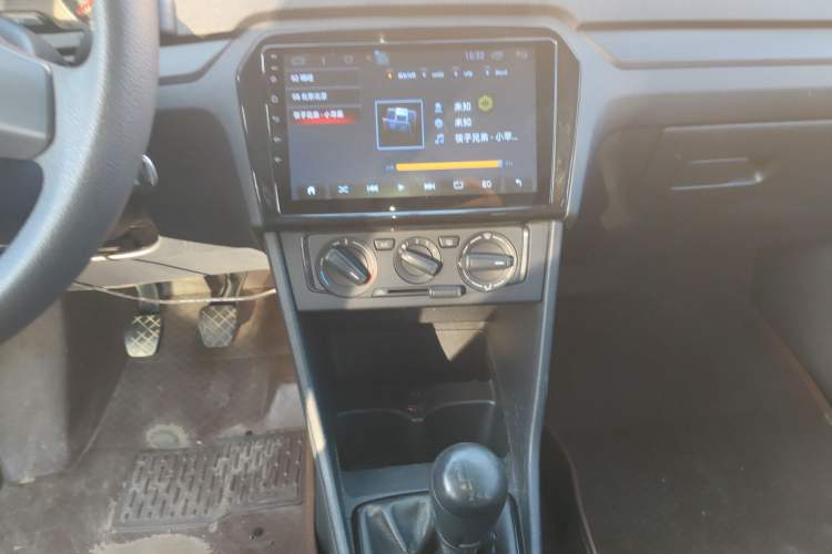 Used Volkswagen Jetta 2015 Zhuihui Edition 1.4L Manual Fashion Model