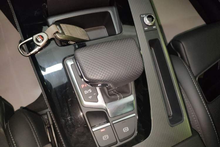 Used Audi Q5L 2025 quattro 45th Anniversary Edition 40 TFSI Luxury Dynamic Model
