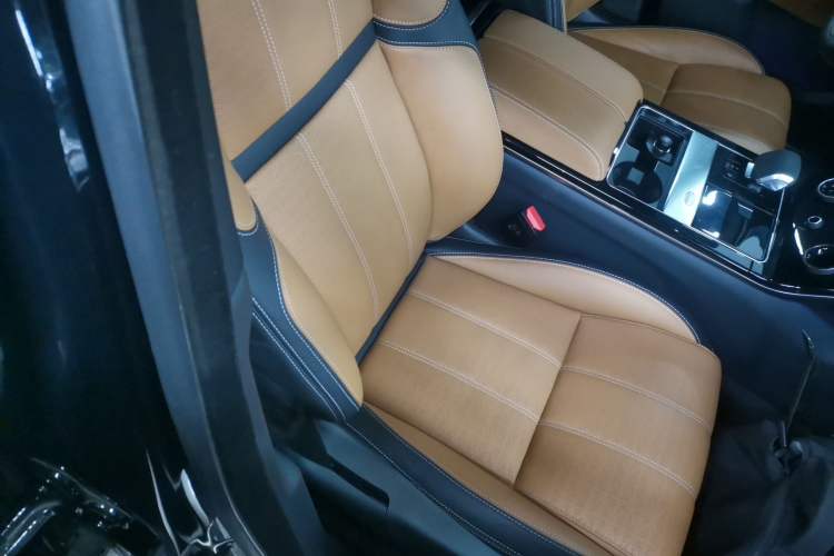 Used Land Rover Range Rover Velar 2023 250 PS Ebony Black Limited Edition
