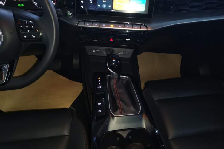 Used MG 5 2022 180 DVVT CVT Youth Style Edition
