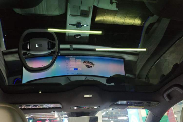 Used  E8 2024 550 km Range Rear-Drive MAX
