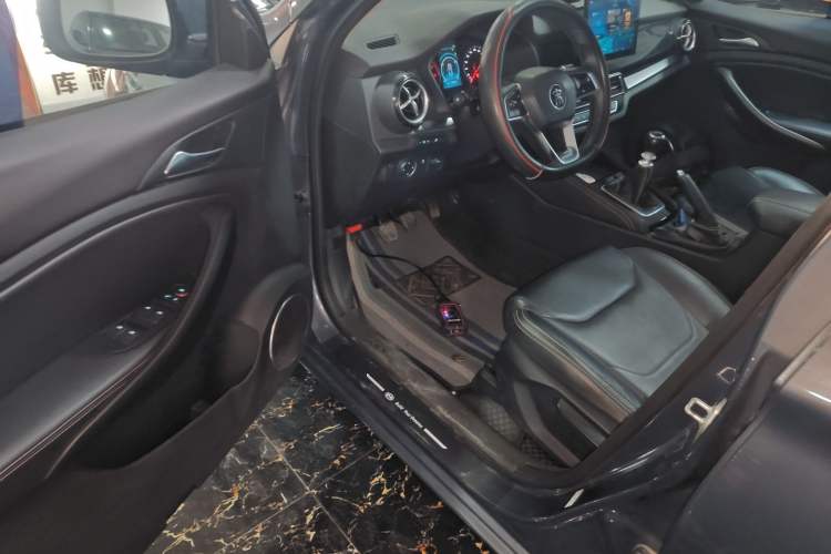 Used BYD Song 2021 Classic Edition 1.5T Manual Luxury Model
