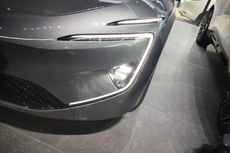 Used  12 2025 Ultra Extended-Range Edition
