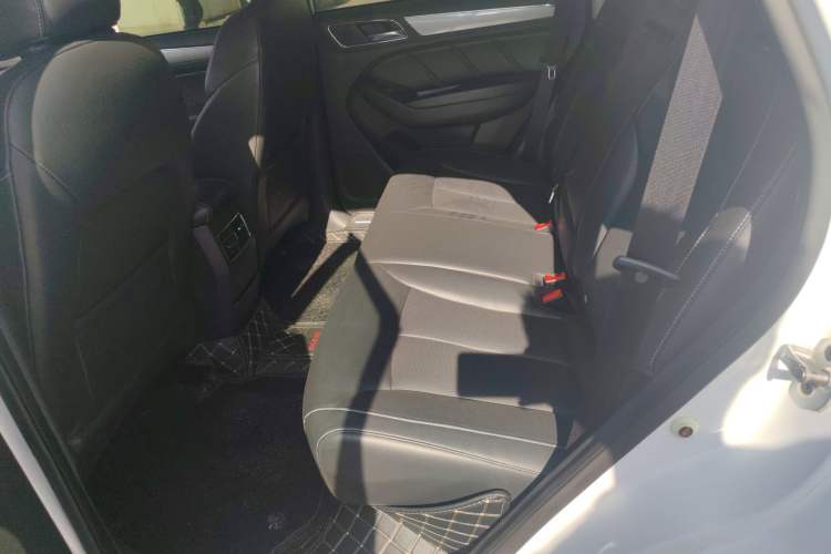 Used Roewe RX5 2016 20T Two-Wheel Drive Automatic Internet Smart Edition
