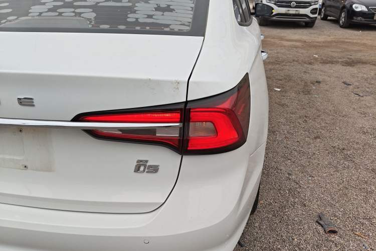 Used Roewe i5 2020 1.5L Manual 4G Connect Luxury Edition