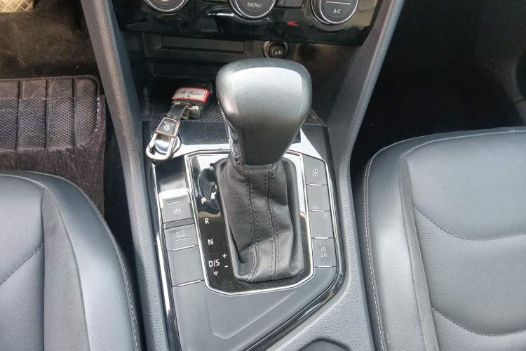 Used Volkswagen Tiguan L 2021 330TSI Automatic Two-Wheel Drive Smart Edition
