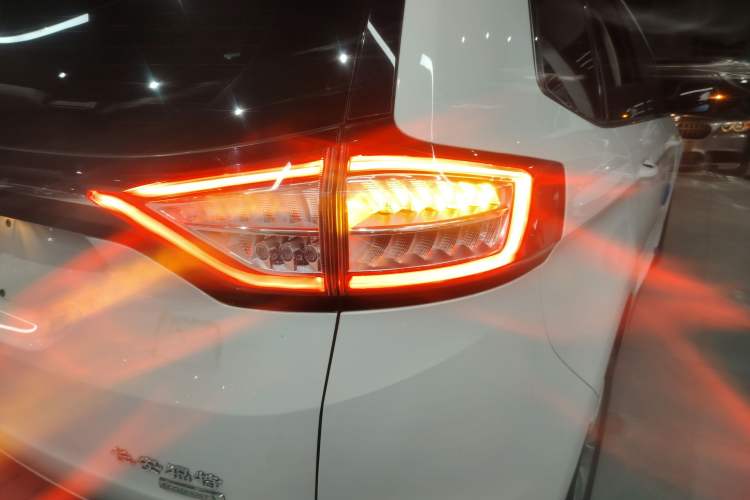 Used Ford Edge 2018 Facelifted EcoBoost 245 Two-Wheel-Drive Platinum Edition 5 Seats China V Emission Standard
