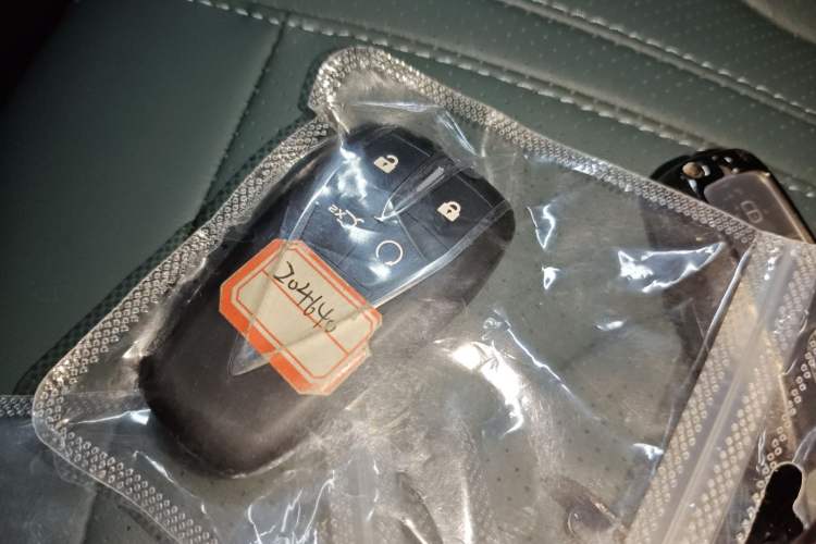 Used Changan UNI-V iDD 2024 Blue Whale Smart Electric iDD 136km ZhiKu Model
