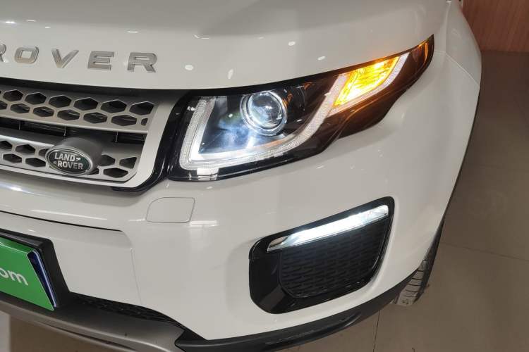 Used Land Rover Range Rover Evoque 2018 240 PS SE Smart Brilliance Edition
