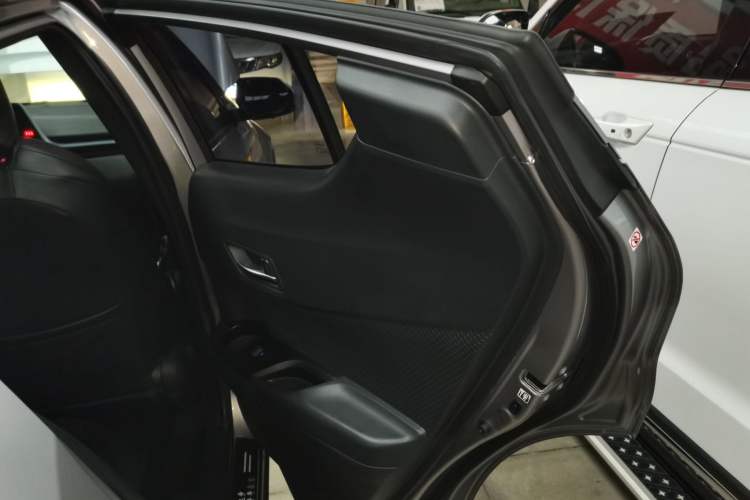 Used Toyota IZOA 2021 2.0L Enjoy Edition
