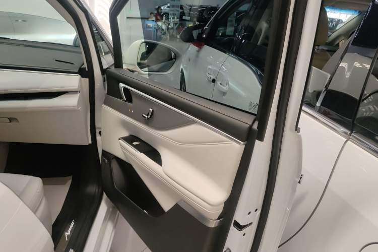 Used Buick GL8 New Energy 2024 Lu Zun Deluxe Edition 7-Seater
