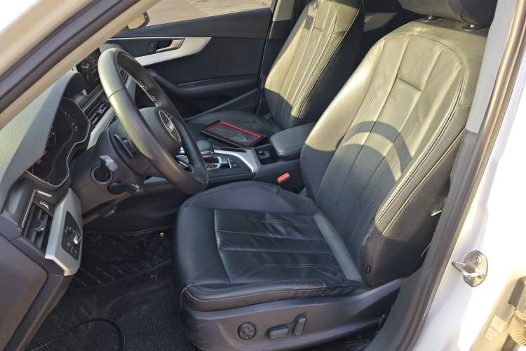 Used Audi A4L 2019 40 TFSI Fashion Edition China VI Emission Standard
