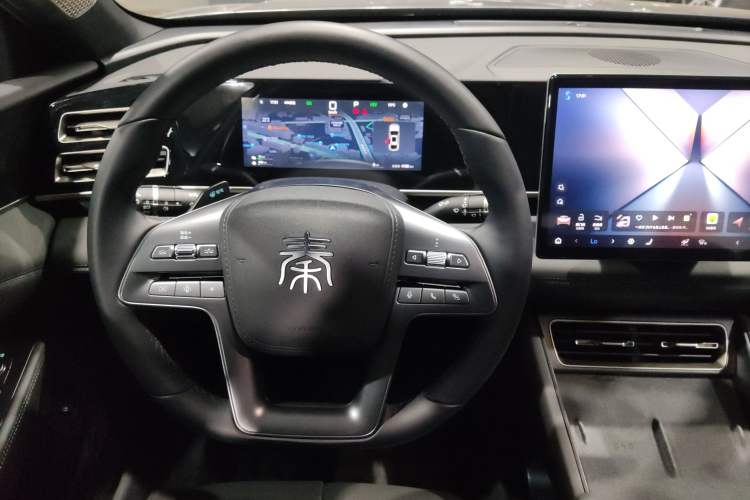 Used BYD Qin L 2025 DM-i Smart Drive 120KM Superior Model
