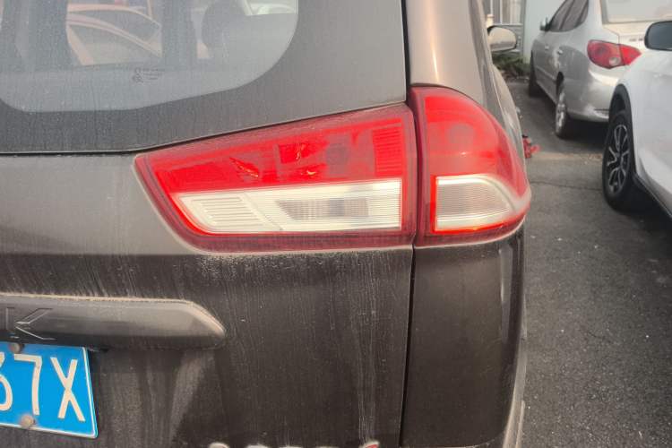 Used Dongfeng Fengon 330 2018 1.5L 330S Premium Edition DK15
