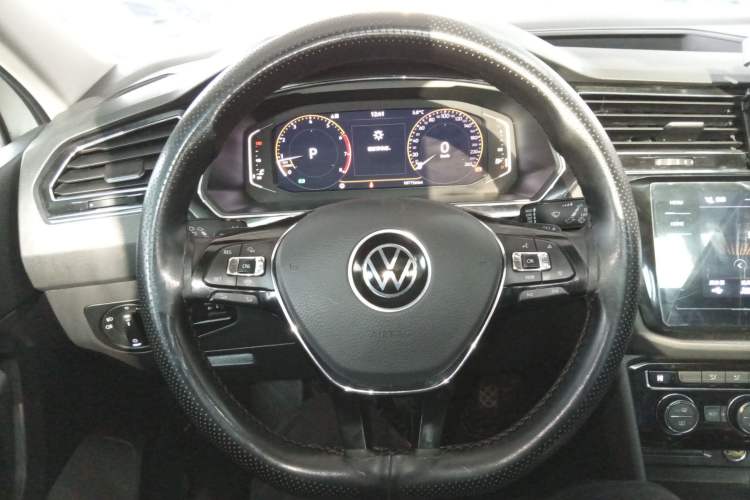 Used Volkswagen Tiguan L 2021 330TSI Automatic Two-Wheel Drive Smart Edition
