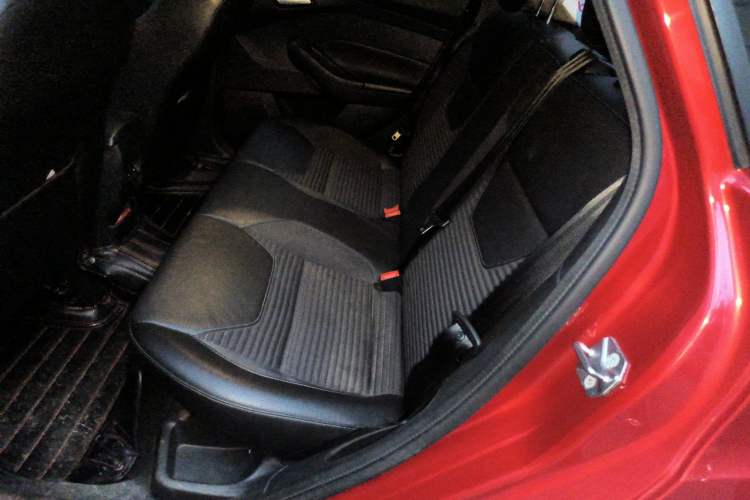 Used Ford Focus 2017 Sedan 1.6L Automatic Fashion Edition Smart Drive Version
