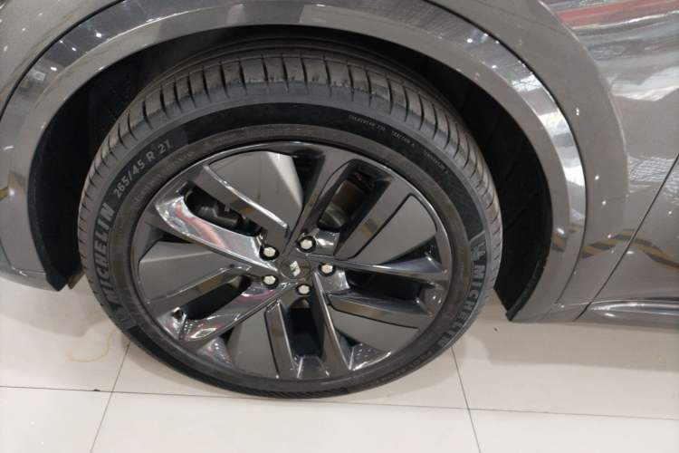 Used Li Auto L9 2022 Max model
