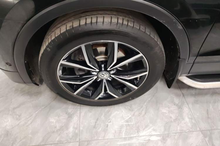 Used Volkswagen Tiguan L 2019 330TSI Automatic Two-Wheel Drive Smart Luxury Version China V Emission Standard
