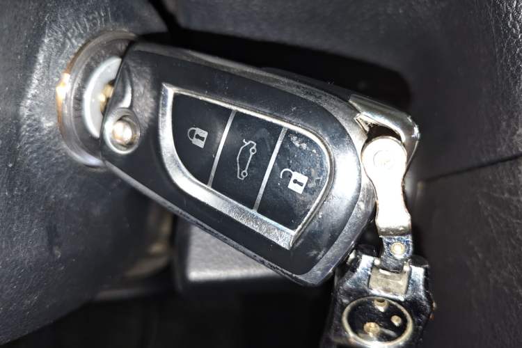 Used Toyota Camry 2016 2.0G 10th Anniversary Leading Edition
