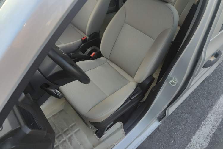 Used Wuling Hongguang V 2019 1.5L Jingqu Version China VI LAR