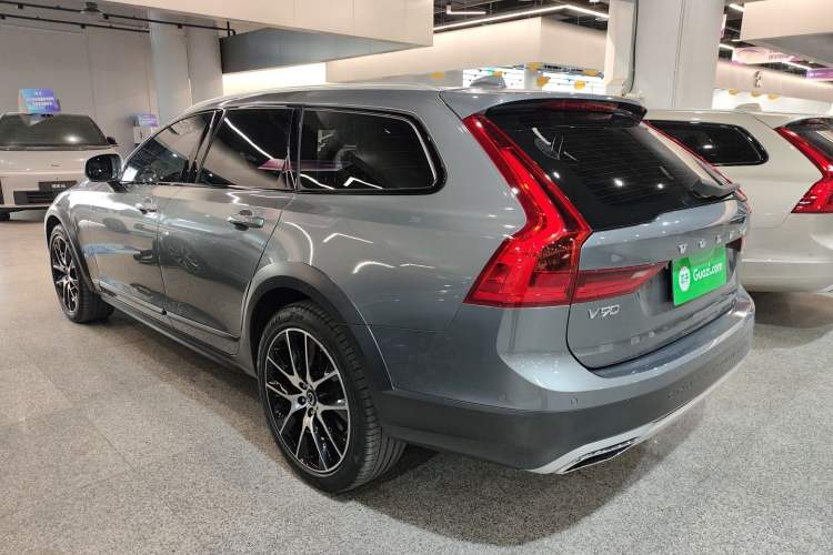 Used Volvo V90 2020 Cross Country T5 AWD Prestige Edition
