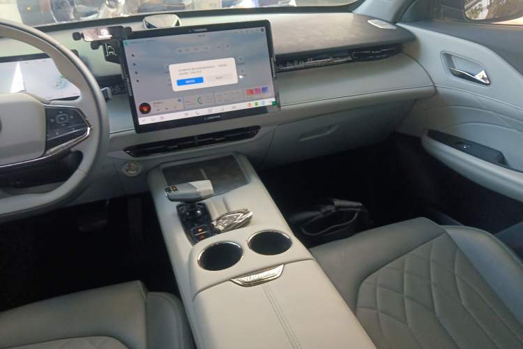 Used Changan UNI-Z New Energy 2024 Blue Whale Smart Electric iDD 125km Excellence Model
