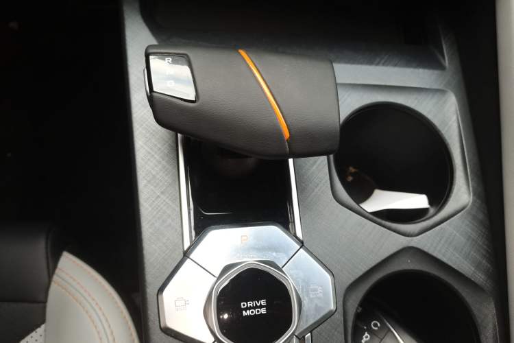 Used Changan UNI-V iDD 2024 Blue Whale Smart Electric iDD 136km ZhiKu Model