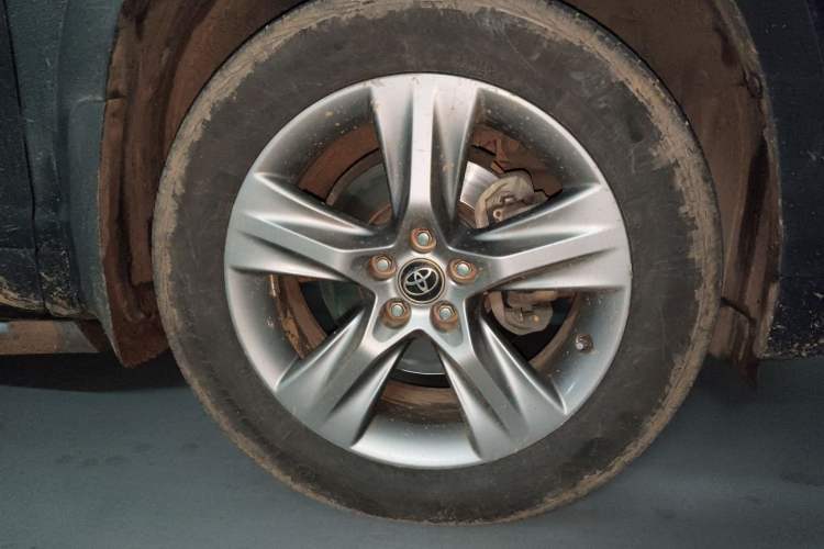 Used Toyota Highlander 2018 2.0T Two-Wheel-Drive Luxury Edition 7 Seats Emission Standard China V
