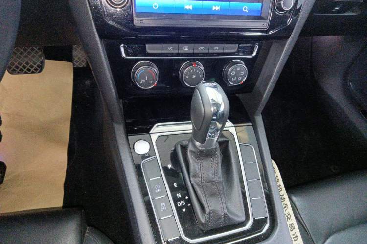 Used Volkswagen Magotan 2017 330TSI DSG Leading Model
