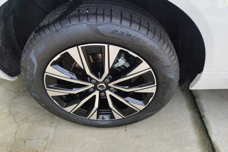 Used Volvo XC60 2025 B5 Four-Wheel Drive Smart & Advanced Luxury Edition
