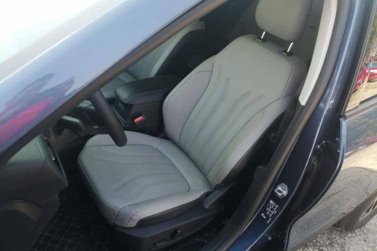 Used Ford Escape 2024 EcoBoost 245 Two-Wheel-Drive Comfort Edition
