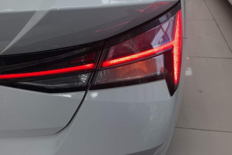 Used Hyundai Elantra 2021 1.5L CVT LUX Prestige Edition