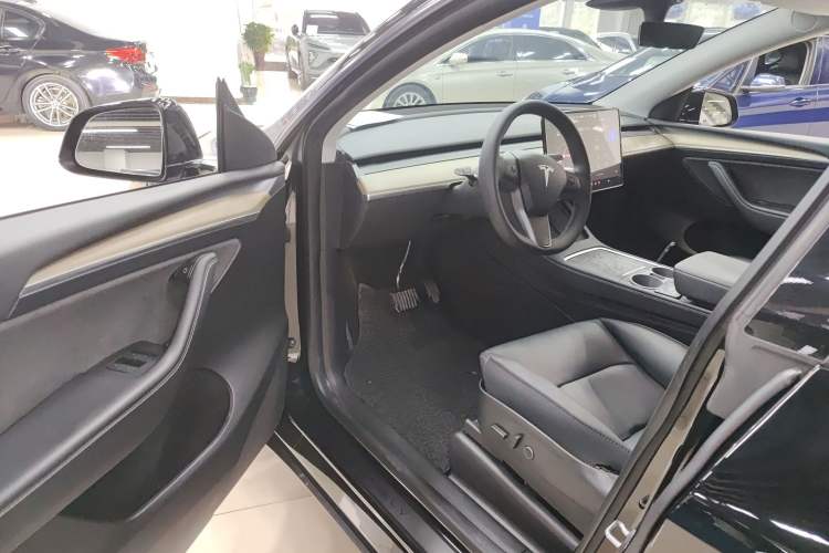 Used Tesla Model Y 2022 Rear-Wheel-Drive Version
