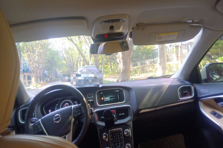 Used Volvo V40 2017 T3 Zhiyi Edition
