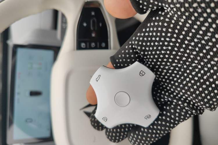 Used  eπ007 2024 540 All-Wheel Drive Pro Edition