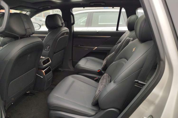 Used  eπ008 2024 210Max Range-Extended Version 6 Seats