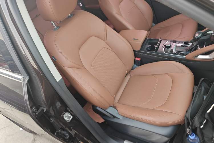 Used BORGWARD BX7 2016 28T Two-Wheel Drive Luxury Version 5 Seats
