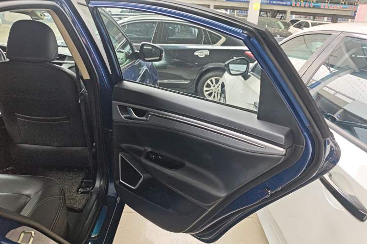 Used Geely Auto Emgrand GL 2017 1.8L DCT Elite Model
