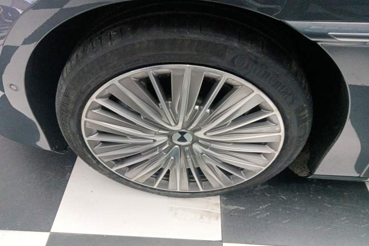 Used Denza Z9 2024 1100 km All-Wheel-Drive Ultra Version