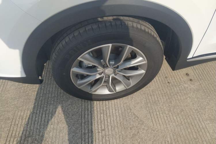 Used Roewe RX5 2025 PLUS 330TGI Automatic Trendsetting Smart Edition
