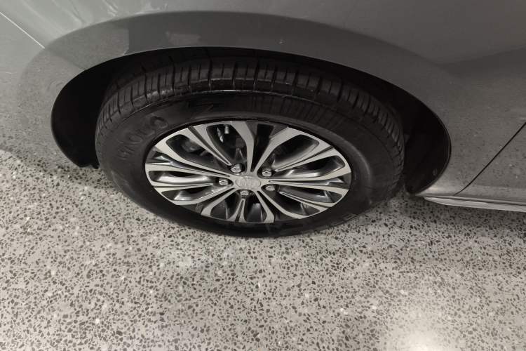 Used Buick GL8 2023 Land Executive Class Comfort Model
