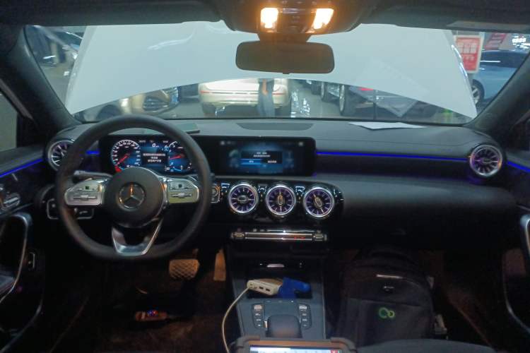 Used Mercedes-Benz A-Class 2022 Revised Version A 200 L Sport Sedan Fashionable Style
