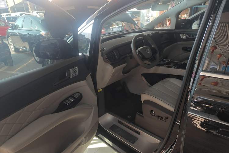 Used Denza D9 2022 DM-i 970 Four-Wheel Drive Flagship Model