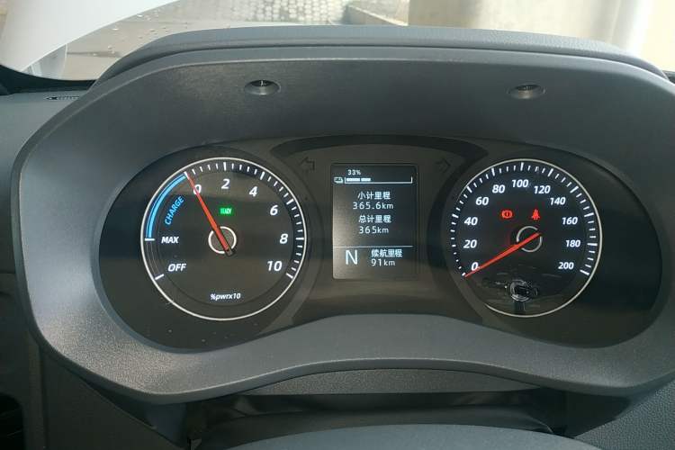 Used Wuling Yangguang 2024 300KM Comfort Version Passenger Van 75kW
