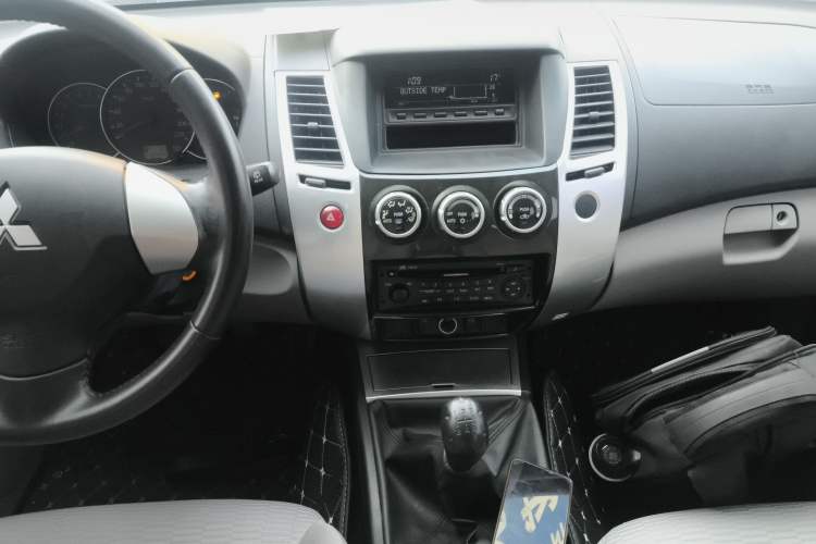 Used Mitsubishi Pajero Sport 2013 2.4L Manual Two-Wheel Drive Comfort Edition
